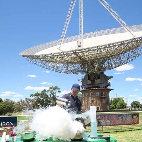 A man from Fizzics Education presenting liquid nitrogen demonstrations at teh CSIRO Parkes Observatory