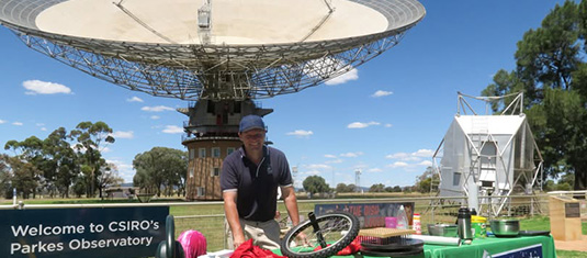 Ben Newsome in front of Muriyang, the Parkes Radio Telescope about to run a science show